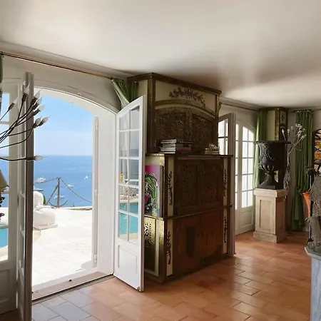 Villa Oceanfront Mansion With Breathtaking Cannes Views Only 15 Minutes Away