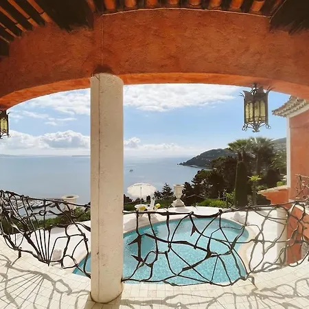 Villa Oceanfront Mansion With Breathtaking Cannes Views Only 15 Minutes Away