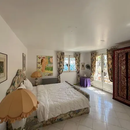 Villa Oceanfront Mansion With Breathtaking Cannes Views Only 15 Minutes Away *