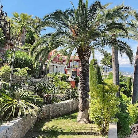 Oceanfront Mansion With Breathtaking Cannes Views Only 15 Minutes Away *