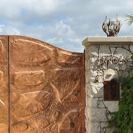 Villa Oceanfront Mansion With Breathtaking Cannes Views Only 15 Minutes Away *