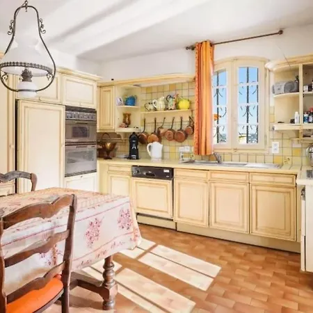 Villa Oceanfront Mansion With Breathtaking Cannes Views Only 15 Minutes Away